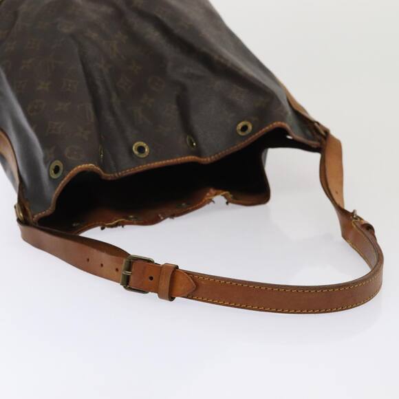 LOUIS VUITTON Monogram Noe Shoulder Bag - Picture 8 of 12